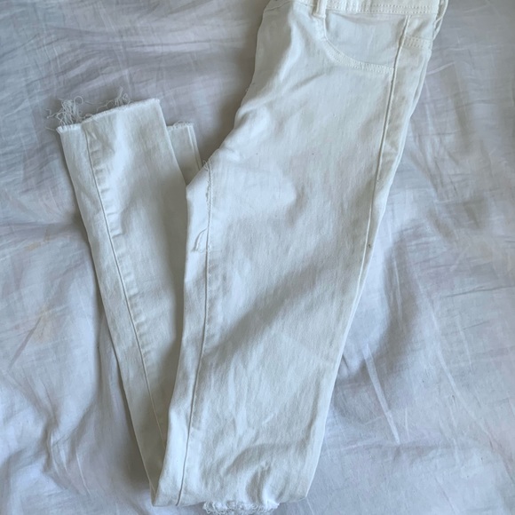 Zara Low Rise White Skinny Jeans with Knee Slits - Picture 2 of 2